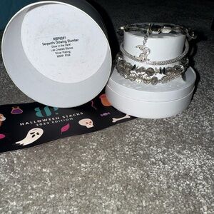 2023 Halloween RBP6281
Serpents Glowing Slumber 
Glow in the dark